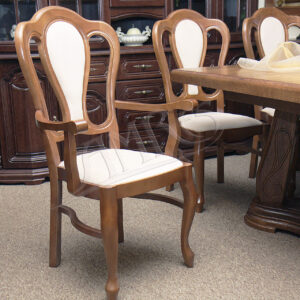 klasyczny stół z krzesłami