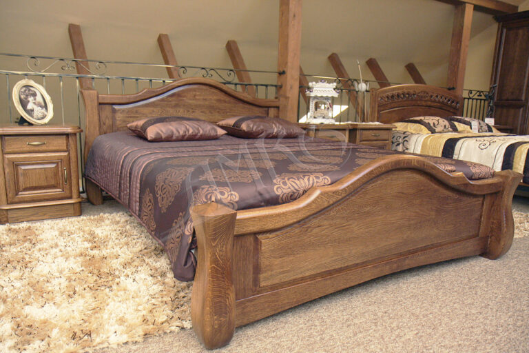 przykład sypialni drewnianej z łóżkiem dębowym stylowa